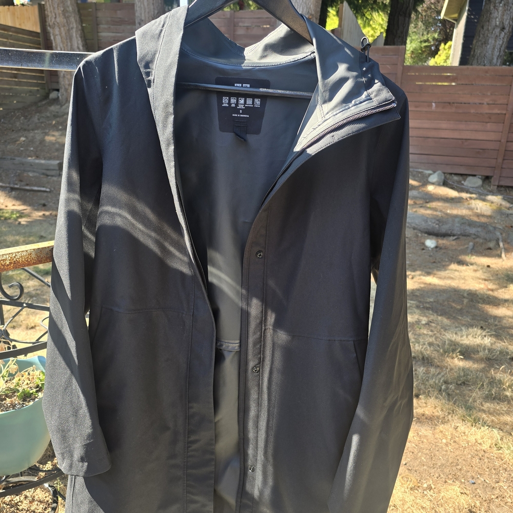 Uniqlo Womens Black  Raincoat
